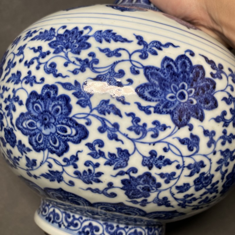 清乾隆 青花缠枝莲纹玉堂春瓶 - 图15