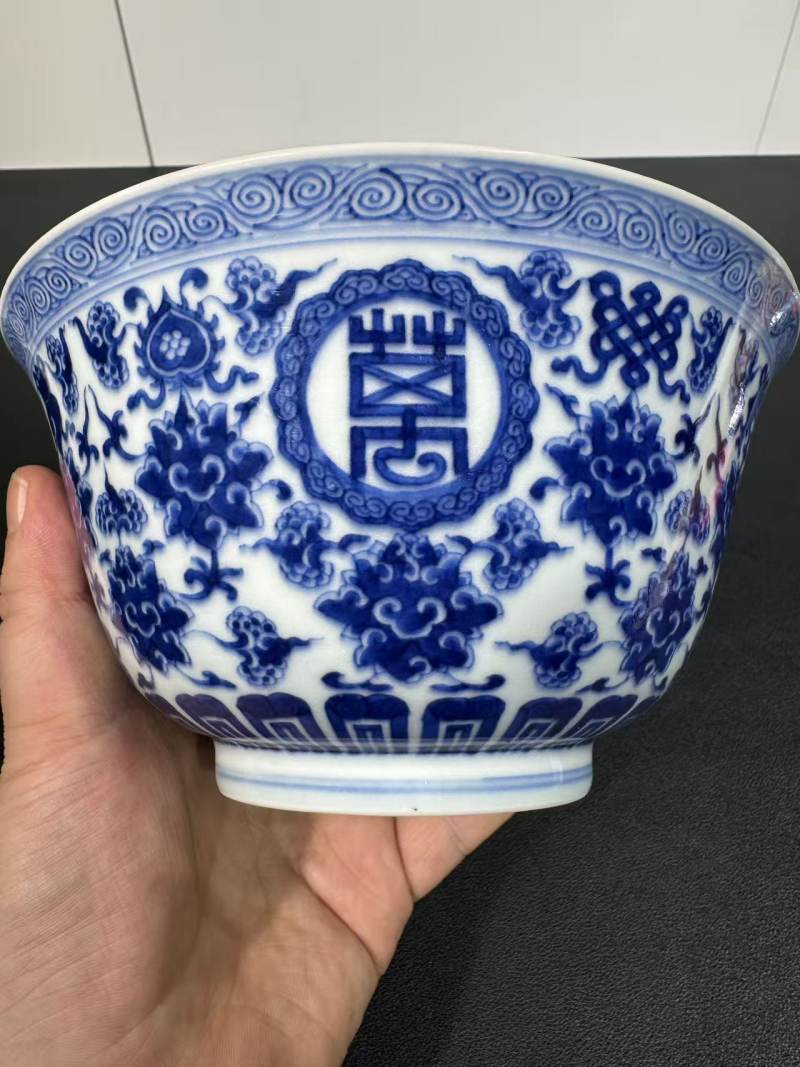 清乾隆 青花缠枝莲托八宝“万寿无疆”纹碗 - 图5