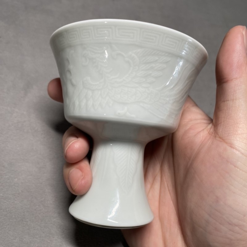 清雍正 白釉暗刻凤穿牡丹纹高足杯一对 - 图14