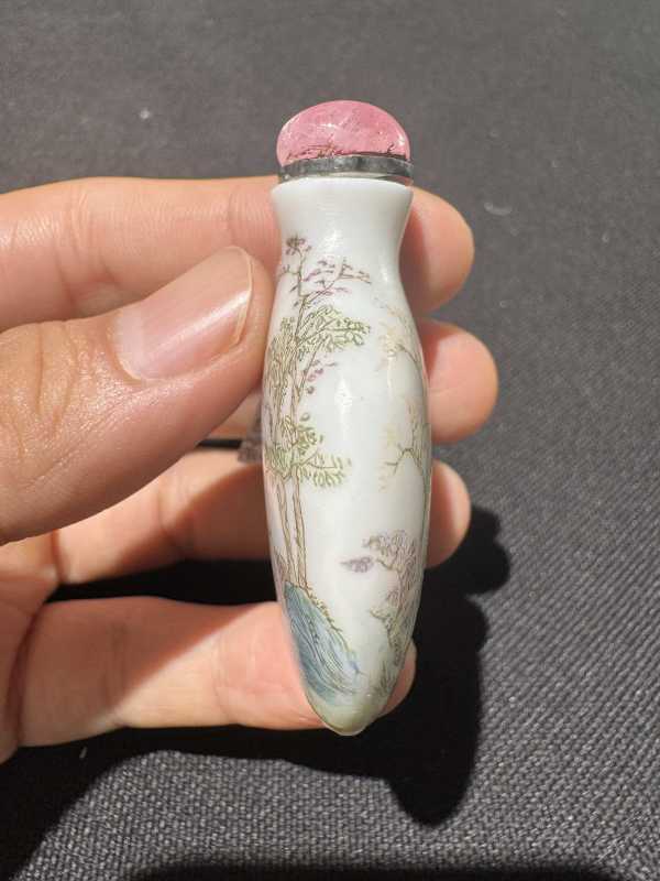 清 料胎画珐琅人物烟壶 - 图7