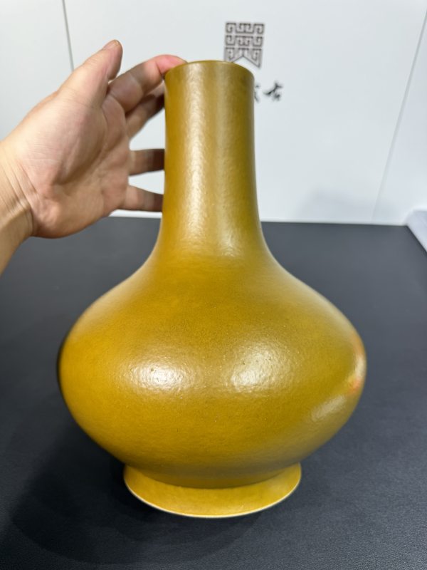 清光绪 茶叶末釉荸荠瓶 - 图3