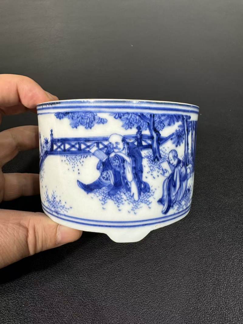 明崇祯 青花达摩诵经图琴炉 - 图4