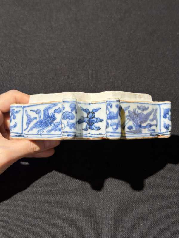 明万历 青花龙凤纹方胜盒 - 图5