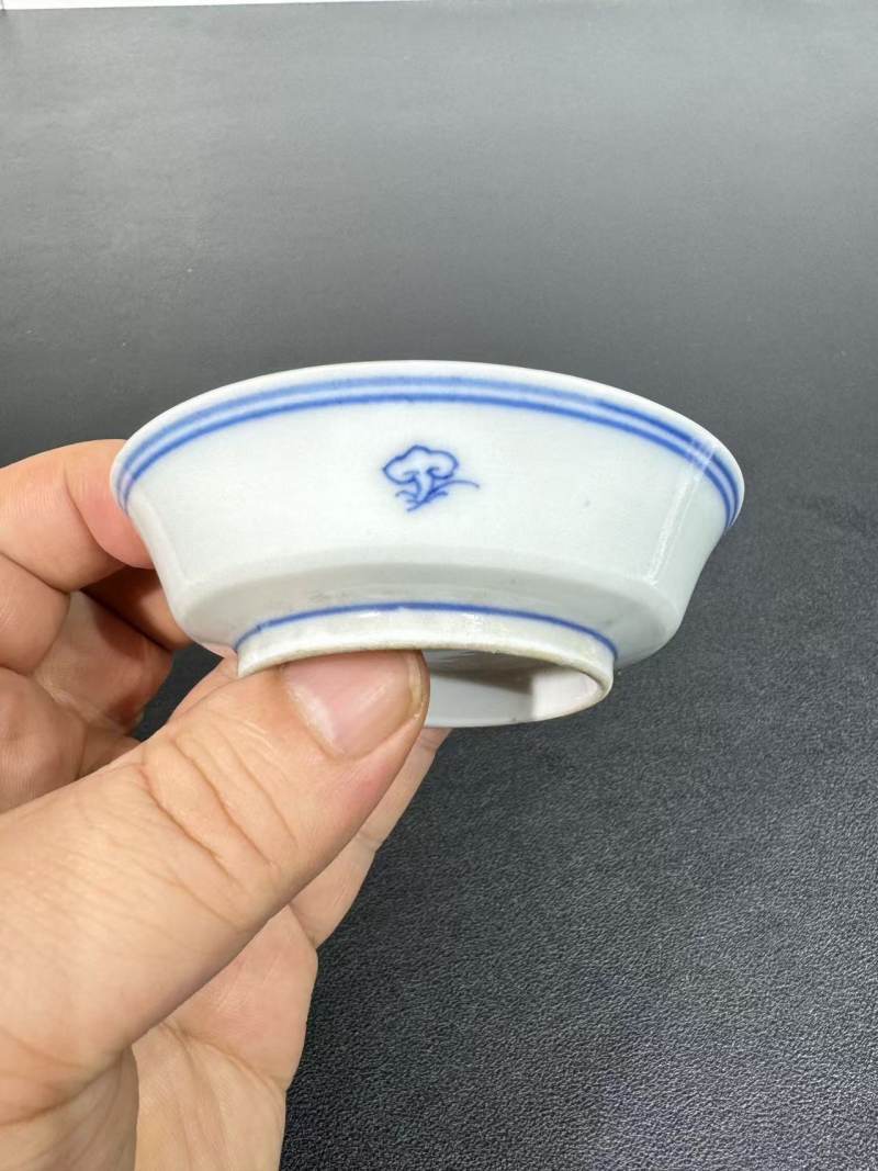 清乾隆 青花淡描莲托八宝梵文小盘 - 图4