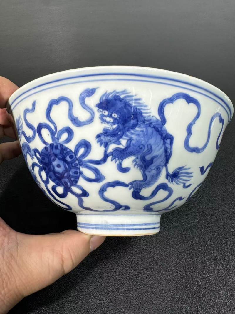 明万历 青花狮子绣球纹宫碗 - 图5