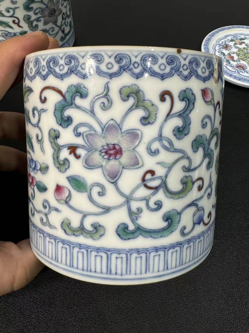 清乾隆 斗彩缠枝花卉纹蛐蛐罐一对 - 图4