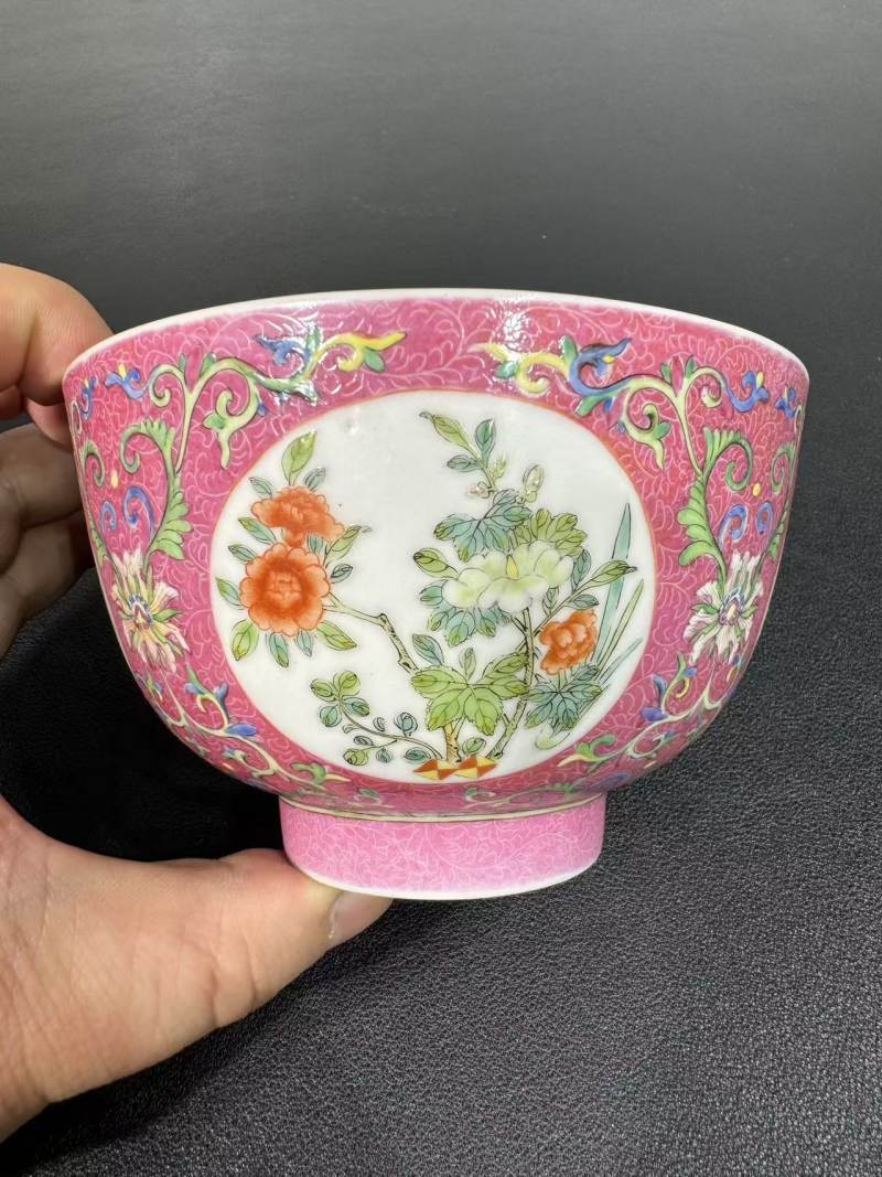 清道光 胭脂粉地洋彩轧道四季花卉纹碗 - 图5