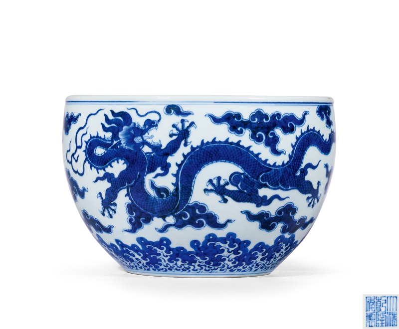 清乾隆 青花云龙纹卷缸 - 图1