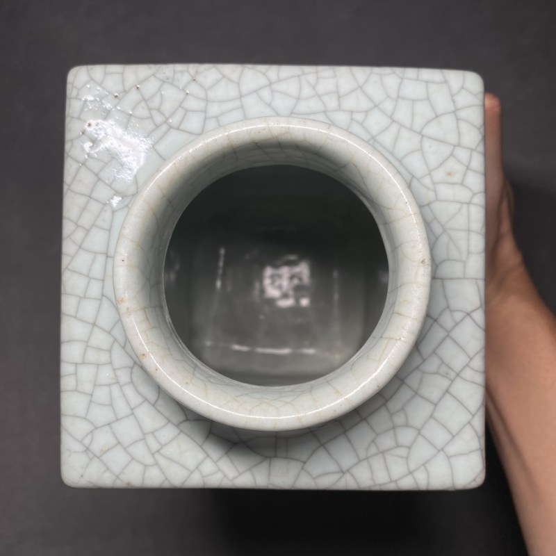 清乾隆 仿官釉八卦琮式瓶 - 图9