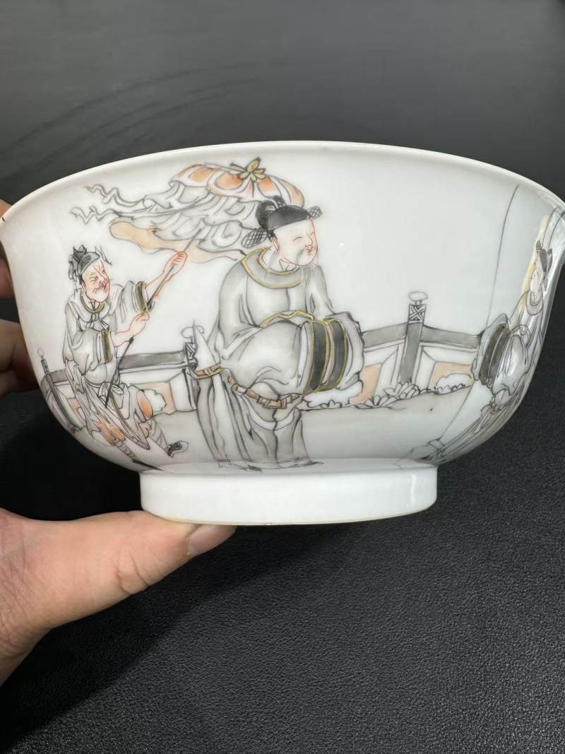 清雍正 墨彩描金郭府迎归图碗 - 图4