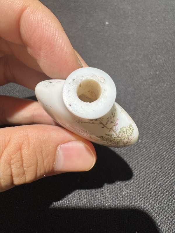 清 料胎画珐琅人物烟壶 - 图8