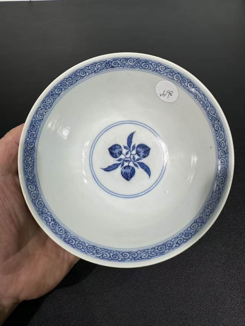清道光 青花三多纹碗 - 图6