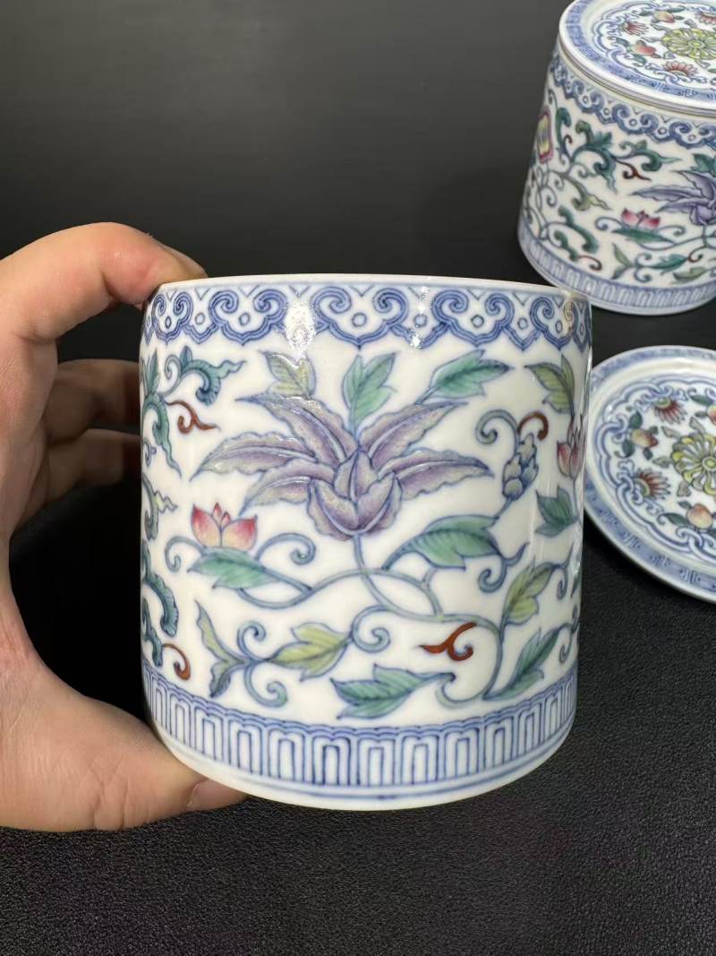 清乾隆 斗彩缠枝花卉纹蛐蛐罐一对 - 图5