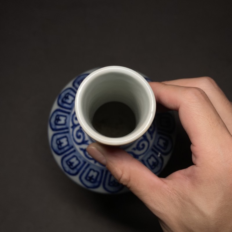 清乾隆 青花折枝花卉纹纸槌瓶 - 图11