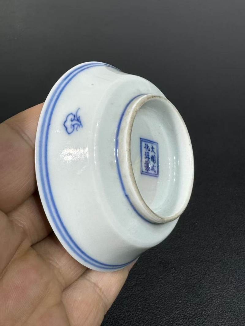清乾隆 青花淡描莲托八宝梵文小盘 - 图5