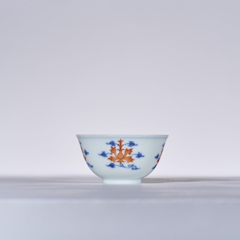 清乾隆 青花矾红宝相花纹杯 - 图4