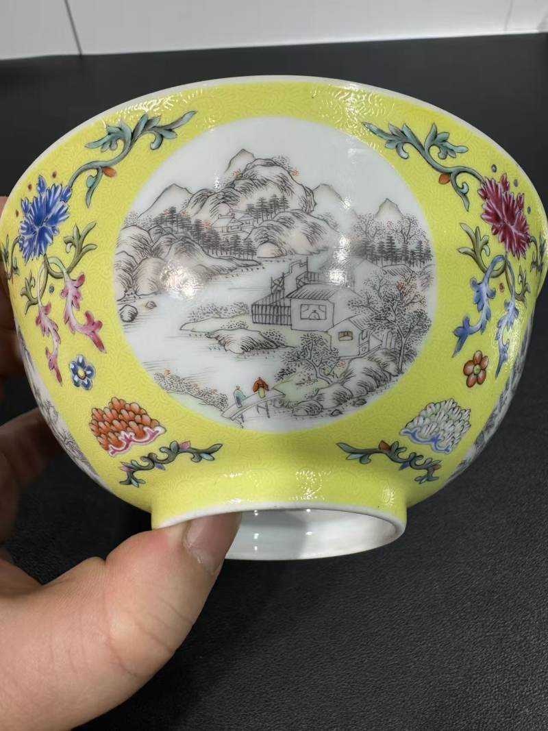 清道光 黄地洋彩轧道开光山水纹碗 - 图4