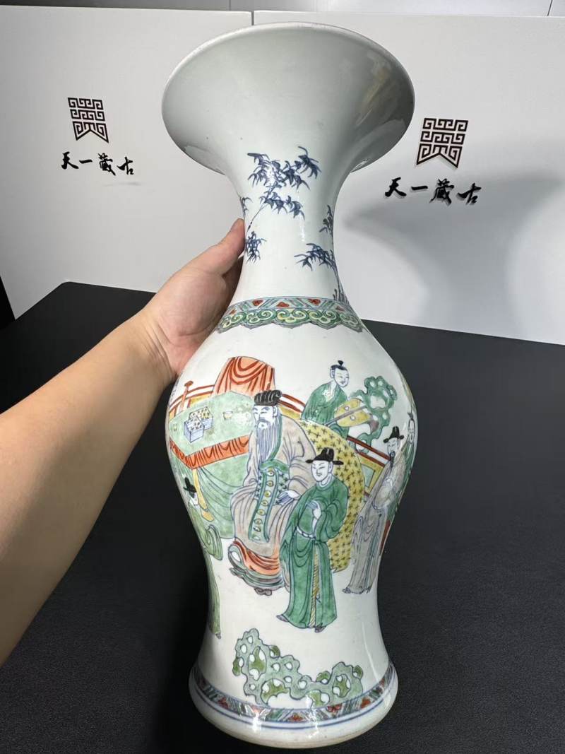 清雍正 斗彩郭子仪拜寿纹瓶 - 图2