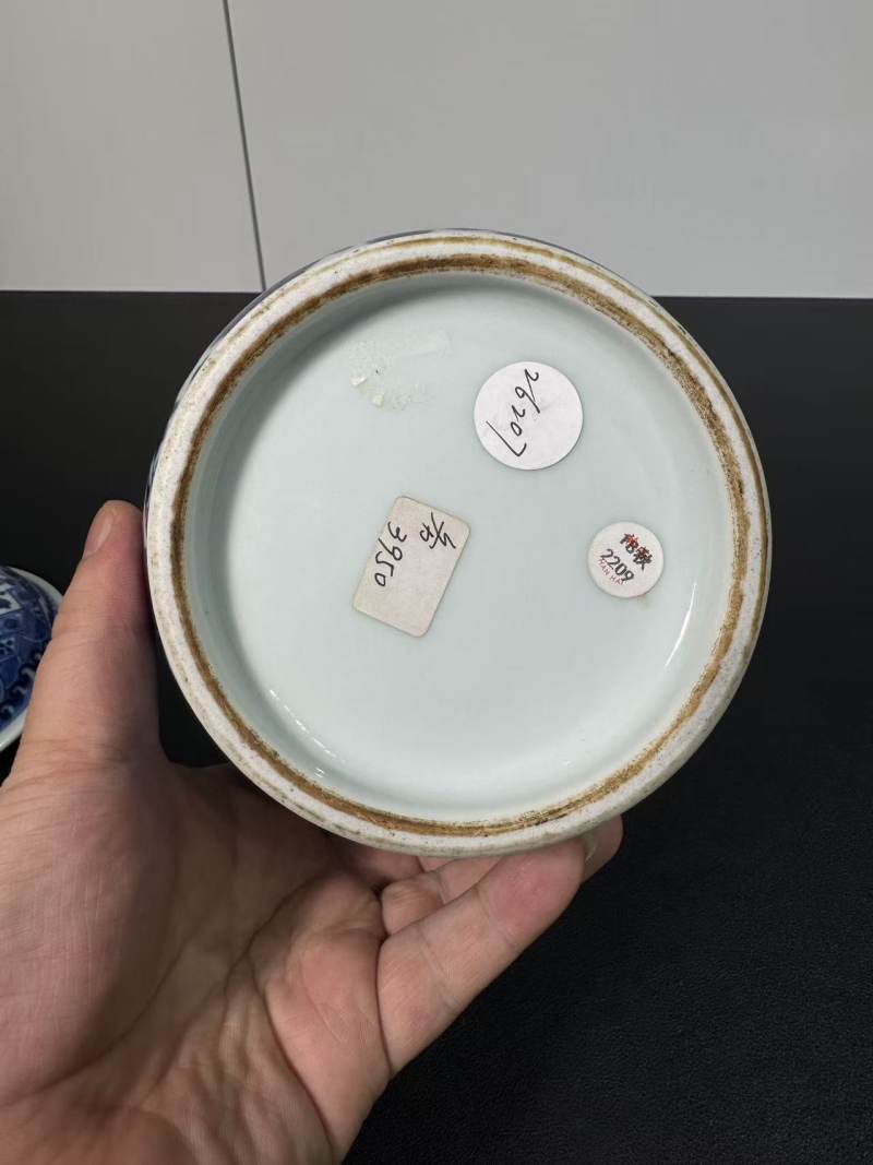 清乾隆 青花几何花卉纹壮罐 - 图8