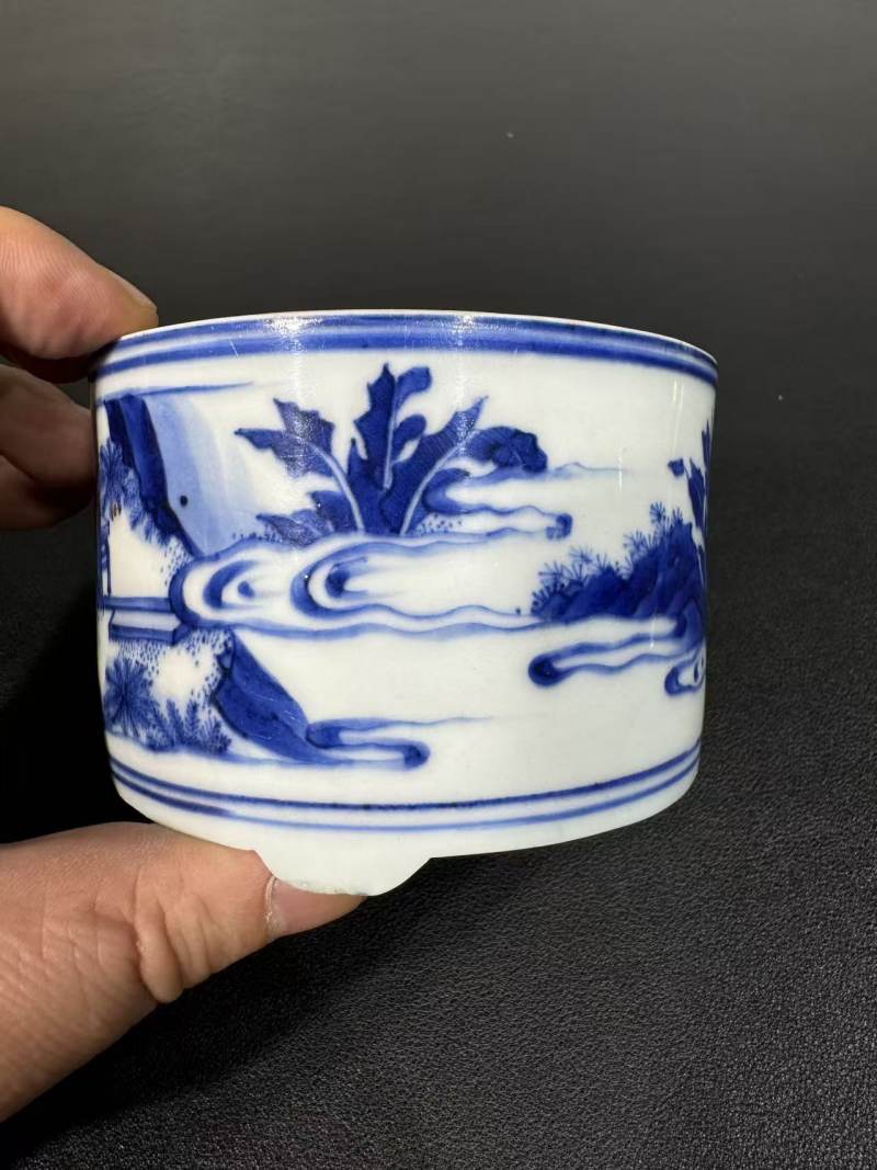 明崇祯 青花达摩诵经图琴炉 - 图6