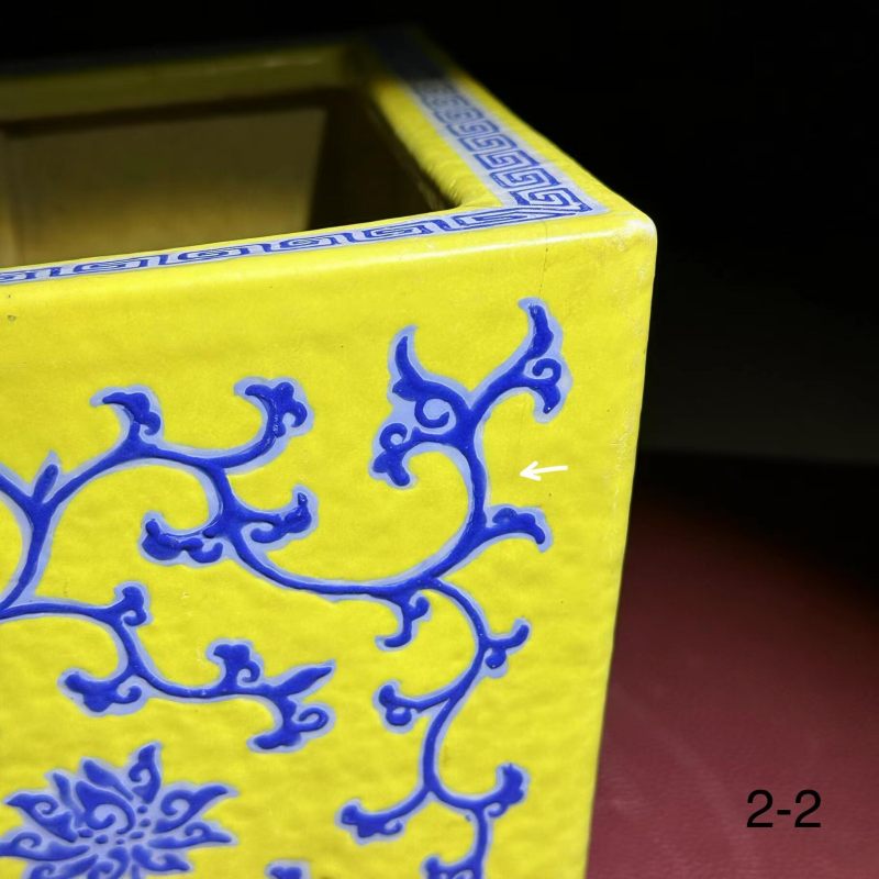 十九世纪 柠檬黄地蓝彩缠枝莲纹花盆一对 - 图16
