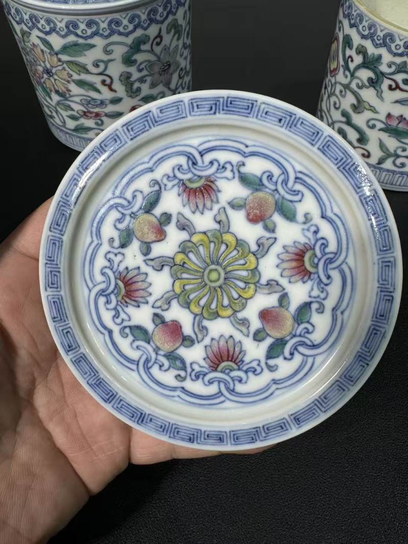 清乾隆 斗彩缠枝花卉纹蛐蛐罐一对 - 图6