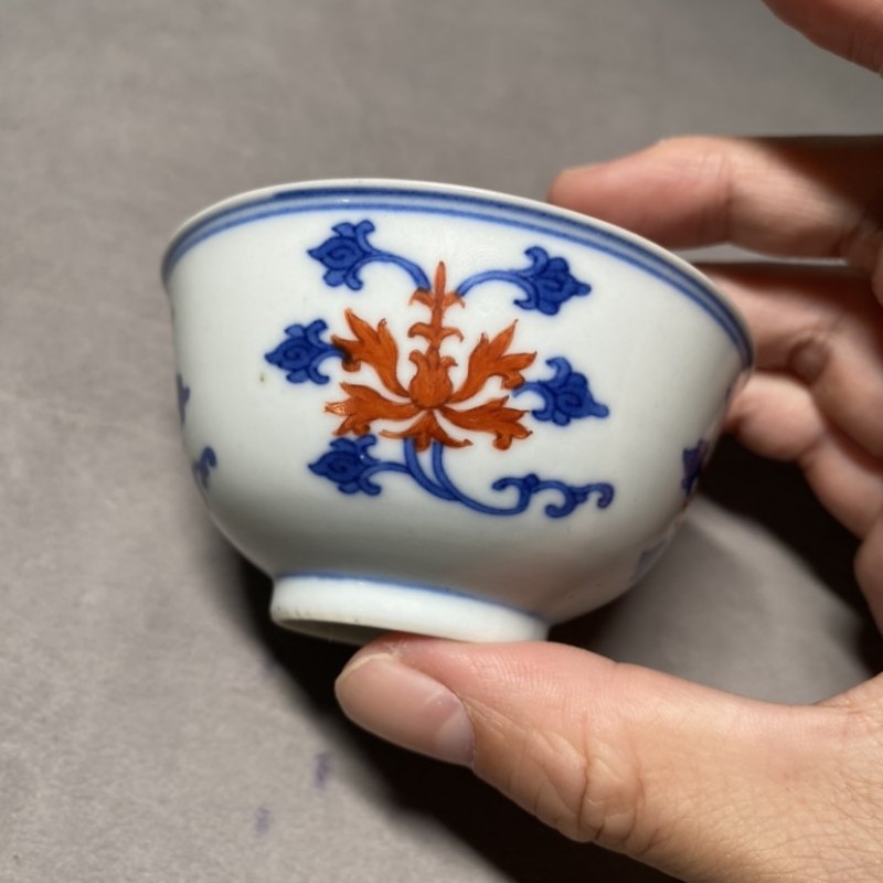 清嘉庆 青花矾红宝相花纹小杯 - 图6