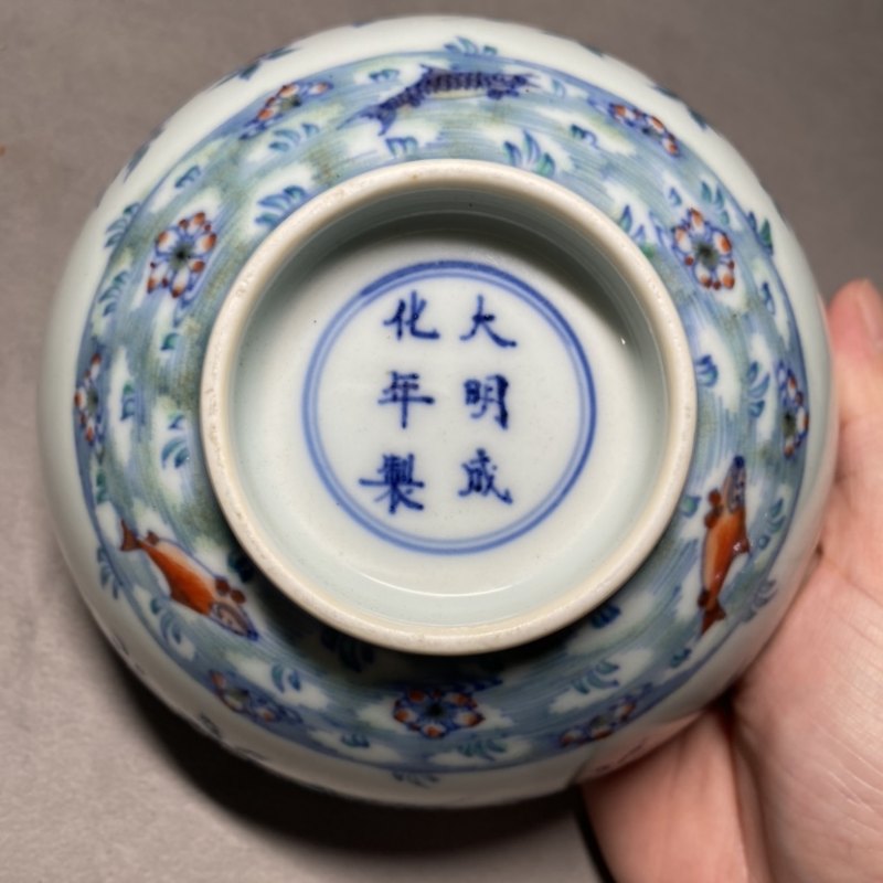 清康熙 斗彩落花游鱼图碗一对 - 图8
