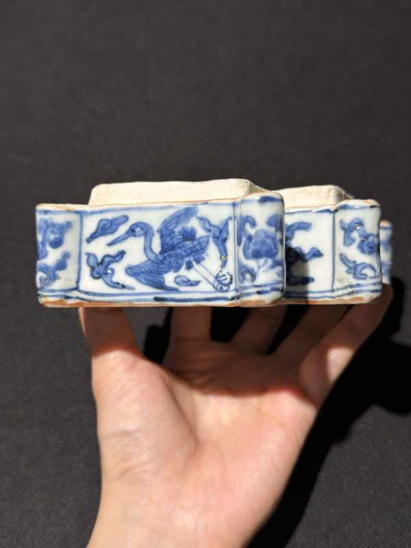 明万历 青花龙凤纹方胜盒 - 图7