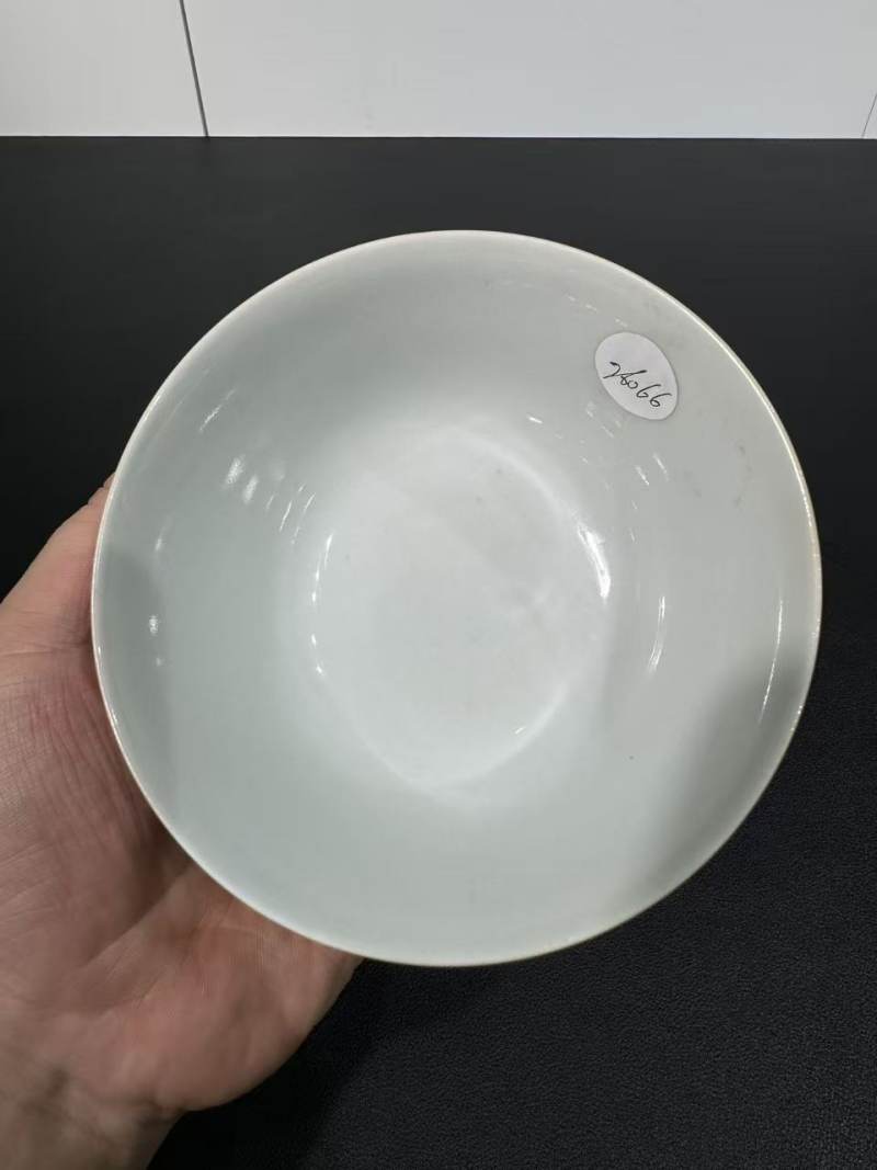 清道光 矾红留白缠枝花卉纹碗 - 图5