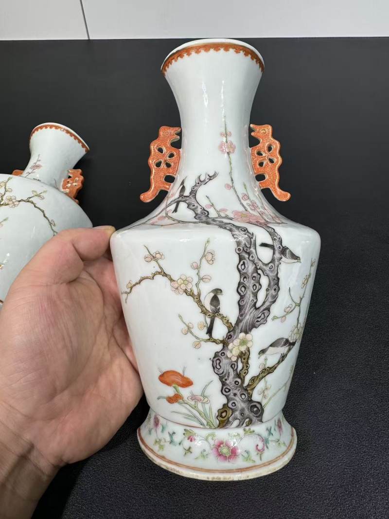 清 粉彩喜上眉梢图凤鸟耳壁瓶一对 - 图8