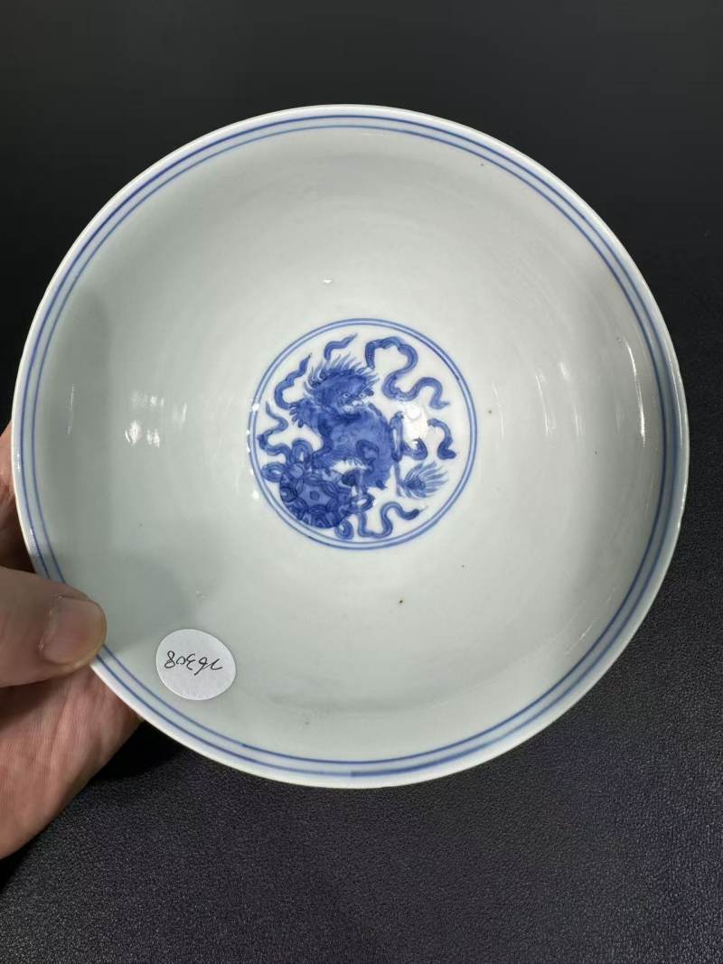 明万历 青花狮子绣球纹宫碗 - 图7