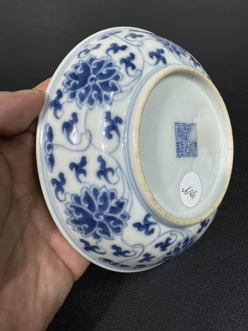 清道光 青花缠枝莲纹盘 - 图3
