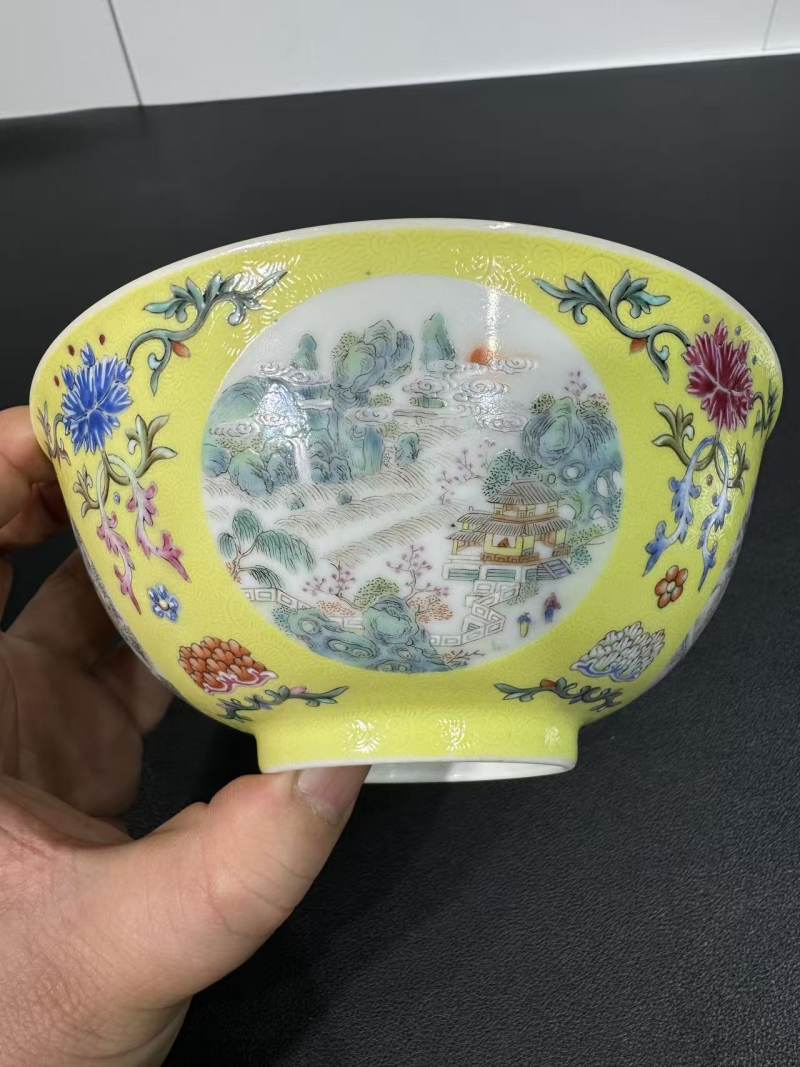 清道光 黄地洋彩轧道开光山水纹碗 - 图5