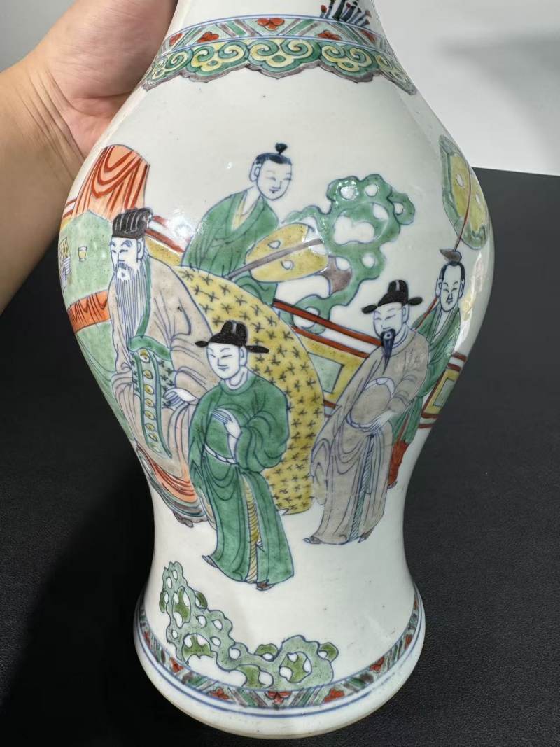 清雍正 斗彩郭子仪拜寿纹瓶 - 图3
