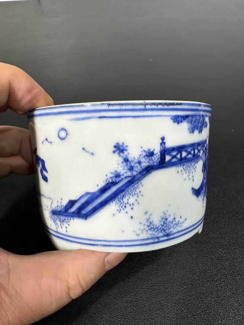 明崇祯 青花达摩诵经图琴炉 - 图7