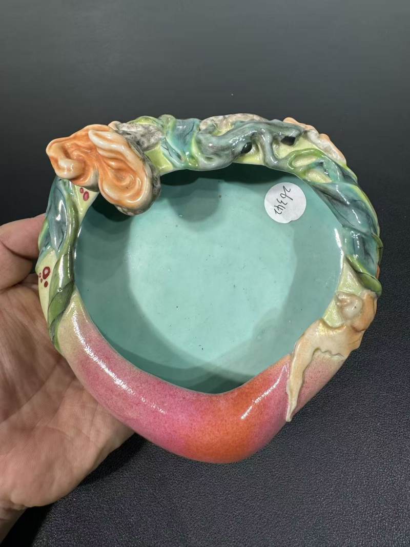 清乾隆 粉彩福寿灵芝桃形洗 - 图7