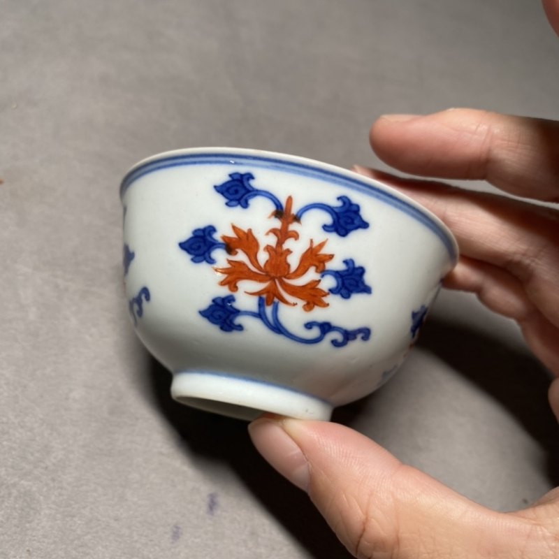 清嘉庆 青花矾红宝相花纹小杯 - 图7