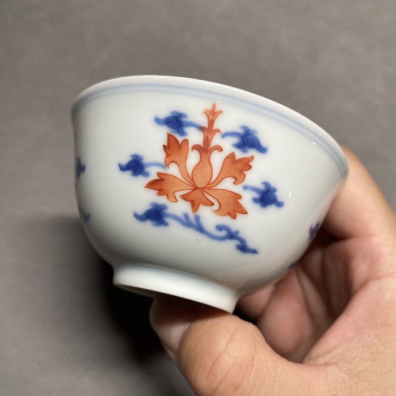 清乾隆 青花矾红宝相花纹杯 - 图6