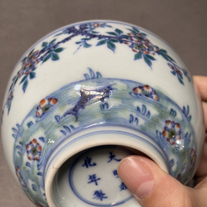 清康熙 斗彩落花游鱼图碗一对 - 图9
