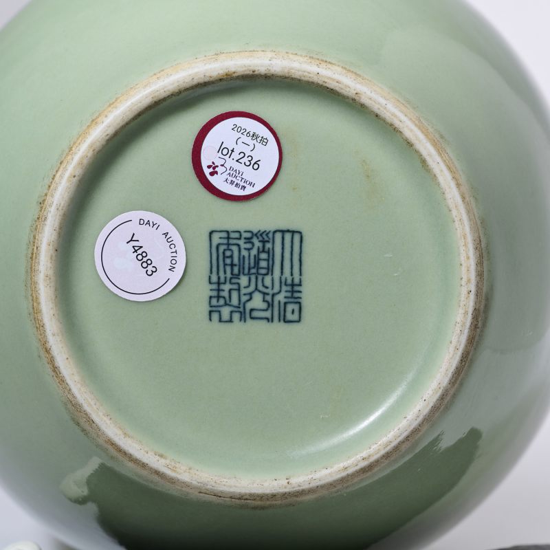 清道光 豆青釉月牙罐 - 图3