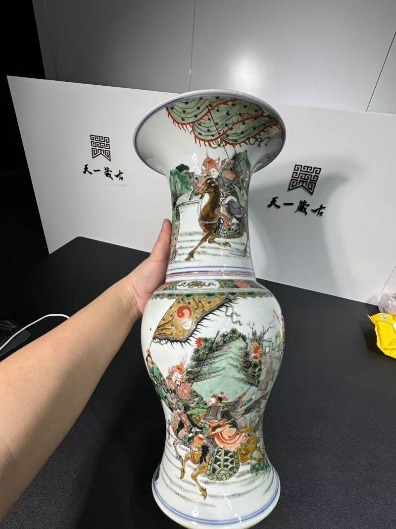清康熙 五彩三国“空城计”图凤尾尊 - 图2