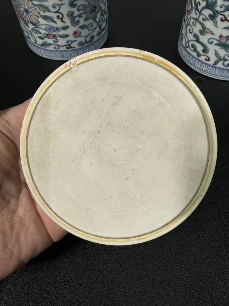 清乾隆 斗彩缠枝花卉纹蛐蛐罐一对 - 图8