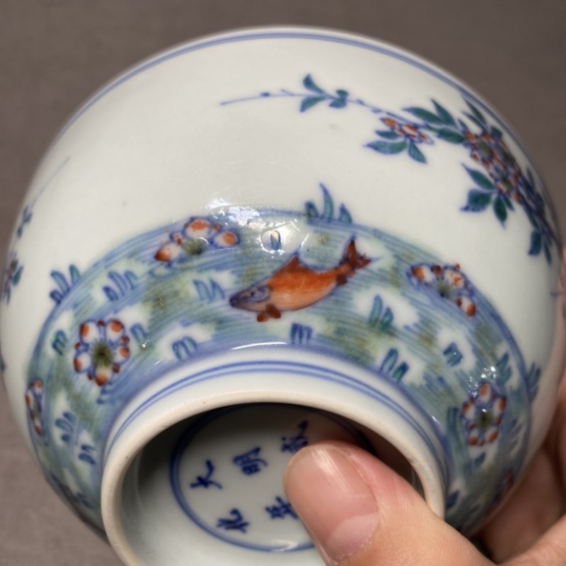 清康熙 斗彩落花游鱼图碗一对 - 图10