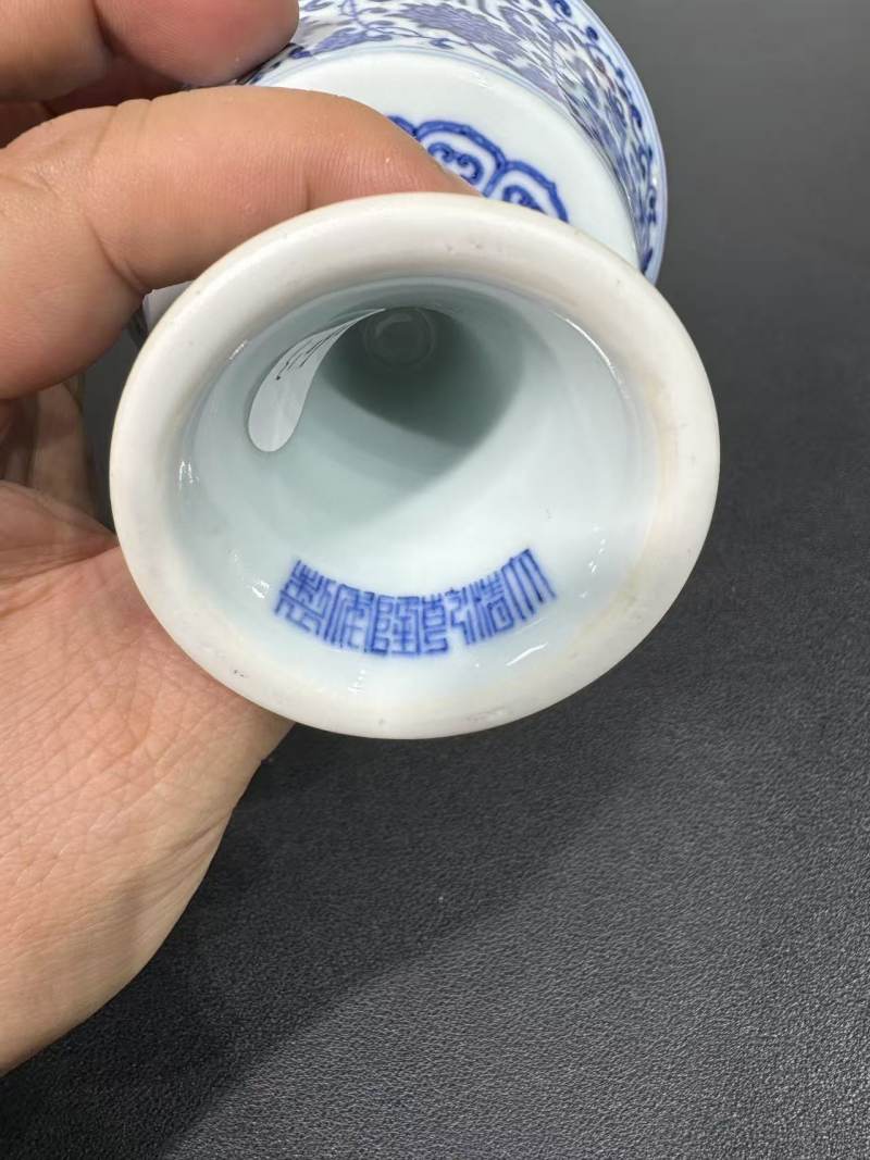 清乾隆 青花缠枝莲托梵纹酥油灯 - 图6
