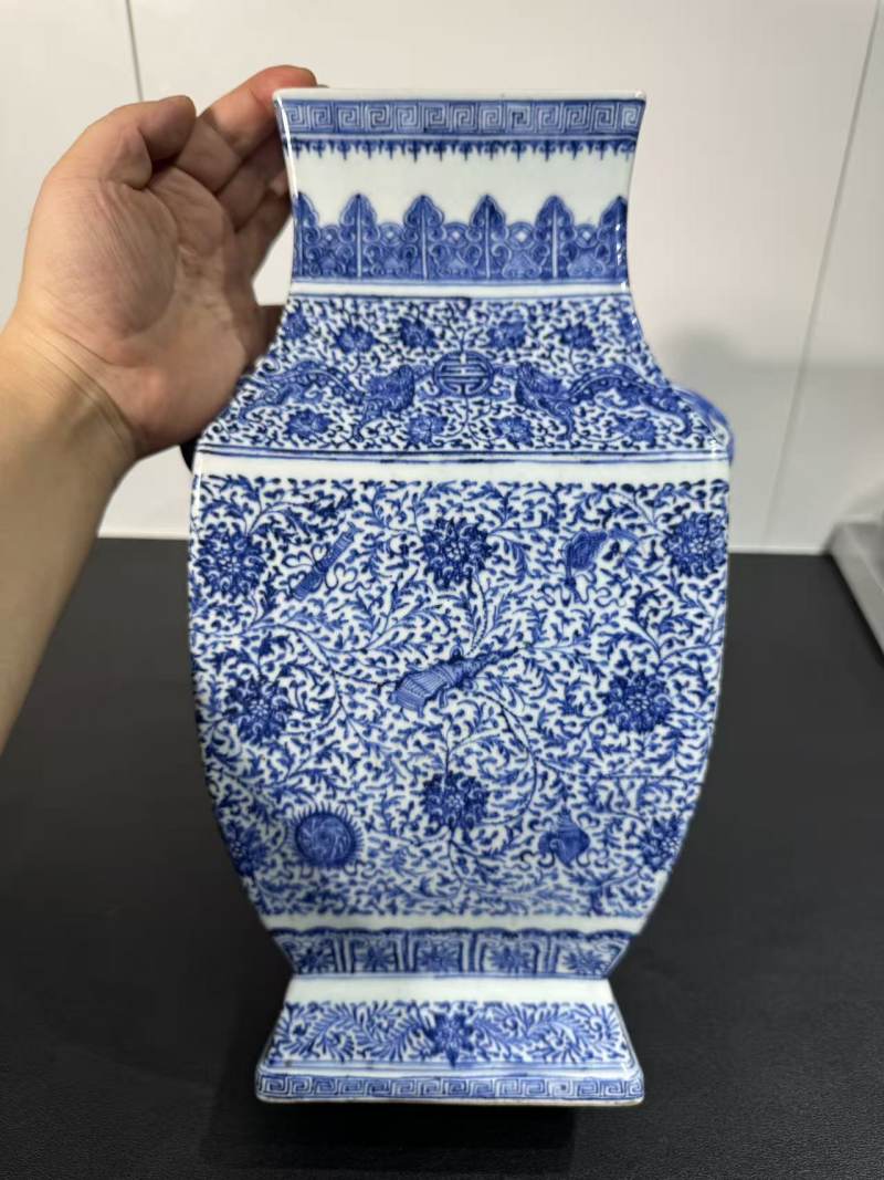 清乾隆 青花暗八仙双凤耳方尊 - 图2