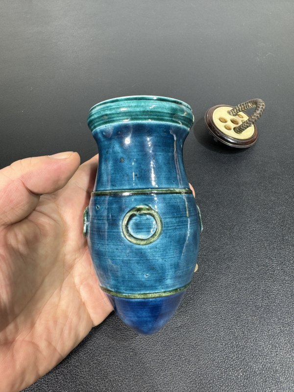清康熙 孔雀蓝釉鸡心式蝈蝈葫芦 - 图2