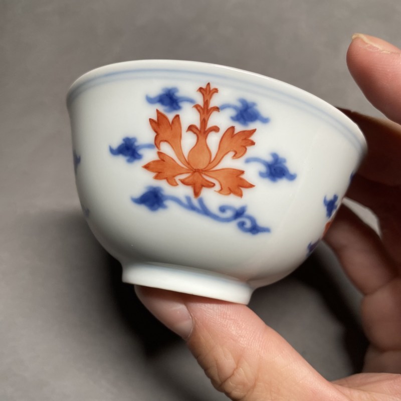 清乾隆 青花矾红宝相花纹杯 - 图8