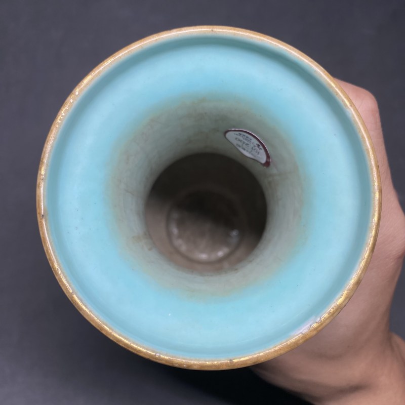 清乾隆 天蓝地洋彩万福缠枝莲纹象耳盘口尊 - 图13