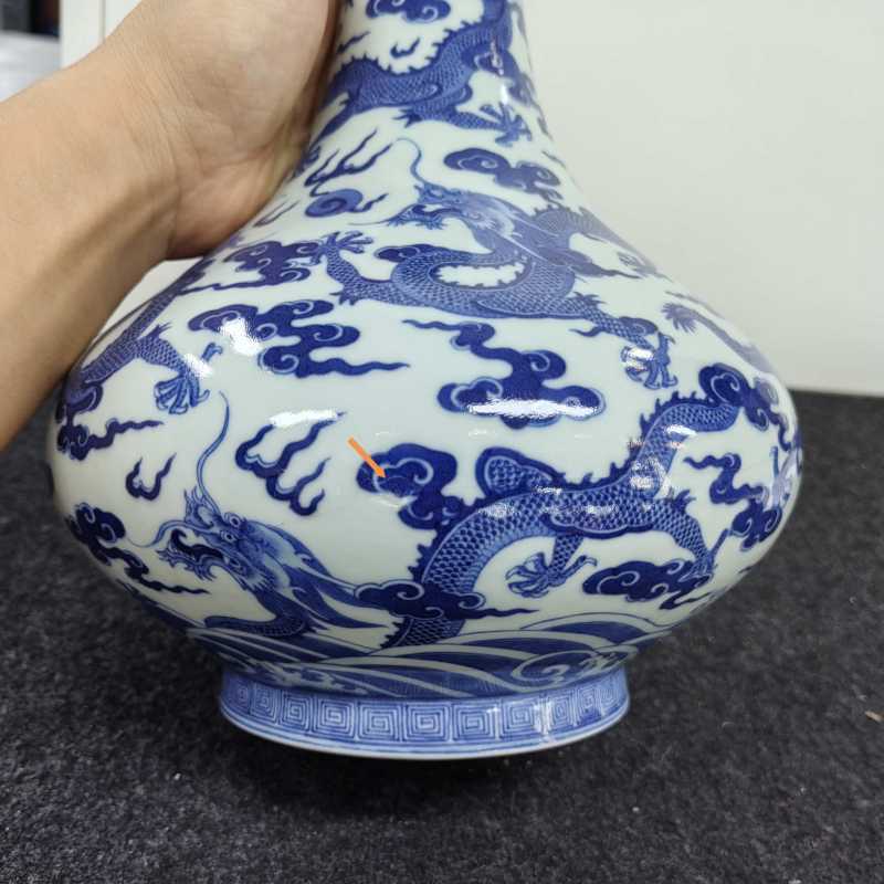 清嘉庆 青花九龙闹海图长颈瓶 - 图16